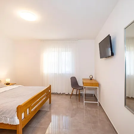 Ilux-3 *