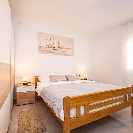 Ilux-3 Daire Novigrad (Dalmatia)